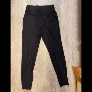 Lululemon ready to rulu joggers (worn twice) size 4